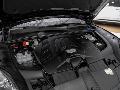 Used 2022 Porsche Cayenne image 46