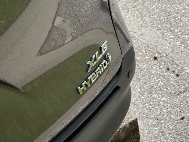 Used 2024 Toyota Sienna XLE w/ XLE Plus Package FWD image 10