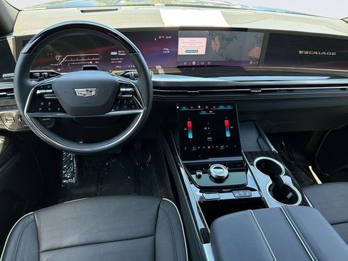 Certified 2026 Cadillac Escalade ESV Luxury AWD/4WD image 7