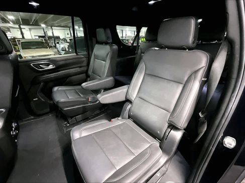 Used 2022 Chevrolet Suburban LT AWD/4WD image 19