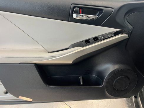 Used 2016 Lexus IS 300 AWD image 12