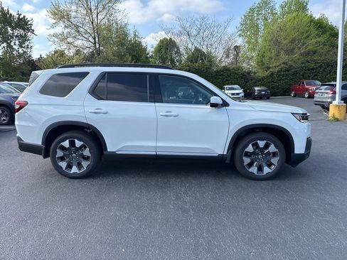 New 2026 Honda Pilot Touring image 2