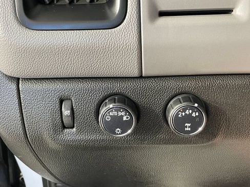 Used 2018 Chevrolet Colorado W/T AWD/4WD image 12