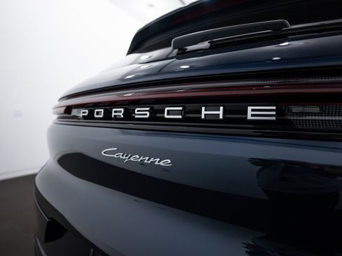Certified 2025 Porsche Cayenne image 28