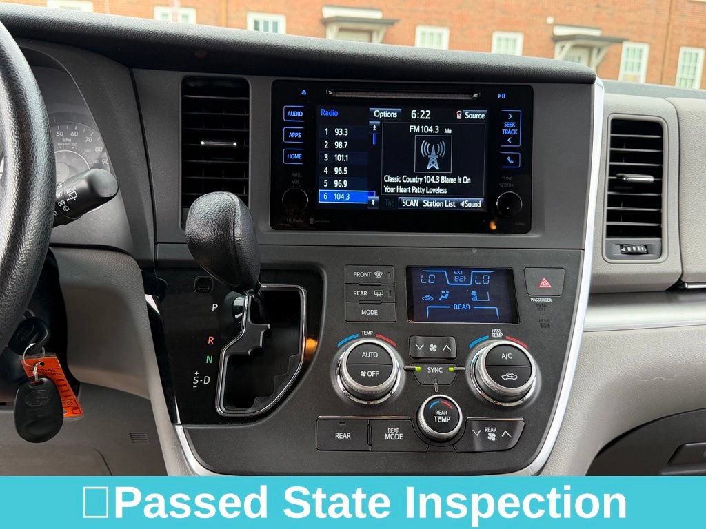 Used 2015 Toyota Sienna LE FWD image 19
