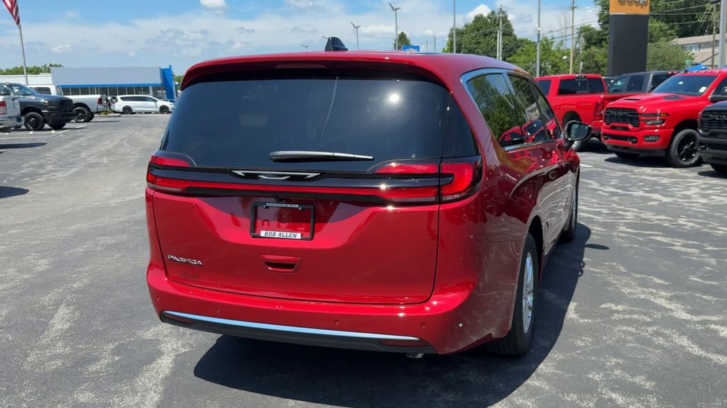 New 2027 Chrysler Pacifica Select FWD image 6