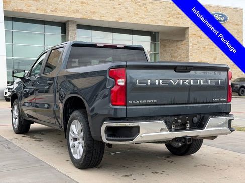 Used 2020 Chevrolet Silverado 1500 Custom w/ Custom Value Package image 11