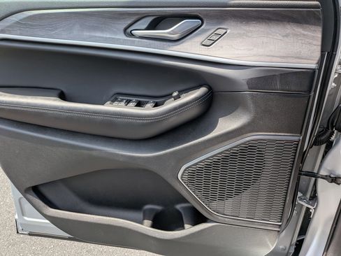 New 2025 Jeep Grand Cherokee L Limited w/ Luxury Tech Group II image 12