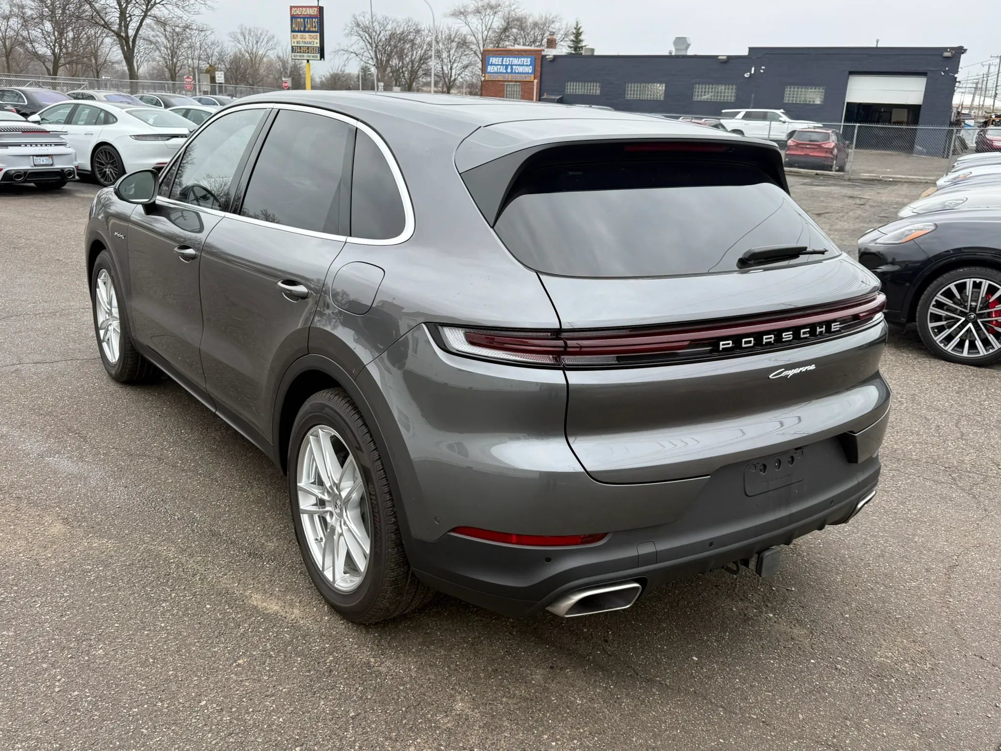 Used 2025 Porsche Cayenne E-Hybrid w/ Premium Package Plus AWD/4WD image 10
