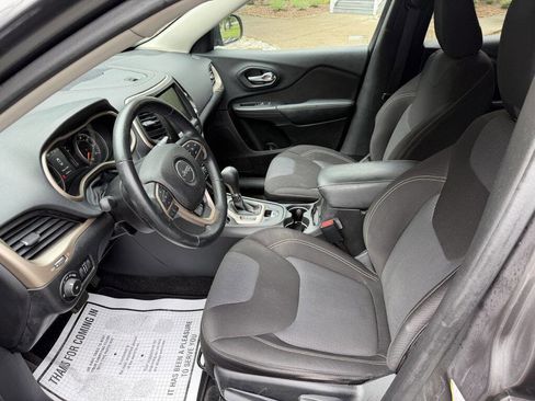 Used 2015 Jeep Cherokee Latitude image 12
