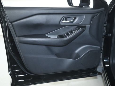 Used 2024 Nissan Rogue SV FWD image 15