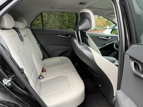 Used 2023 Kia Niro EX Touring image 21