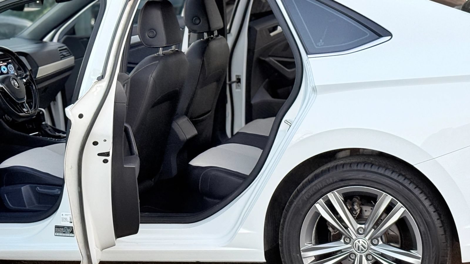 Used 2019 Volkswagen Jetta R-Line FWD image 6