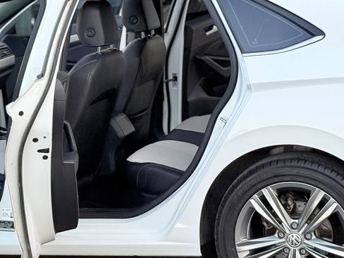 Used 2019 Volkswagen Jetta R-Line FWD image 6
