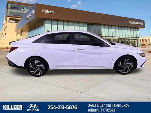 Used 2025 Hyundai Elantra Sport image 10