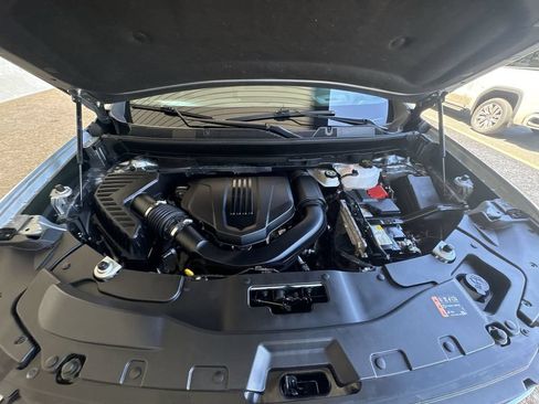 Certified 2025 GMC Acadia Elevation FWD image 30