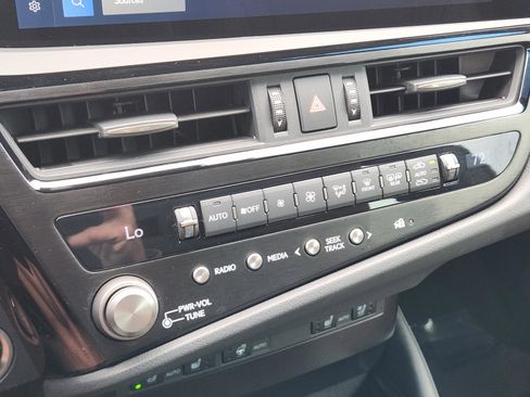 Used 2025 Lexus ES 350 w/ Premium Package FWD image 13