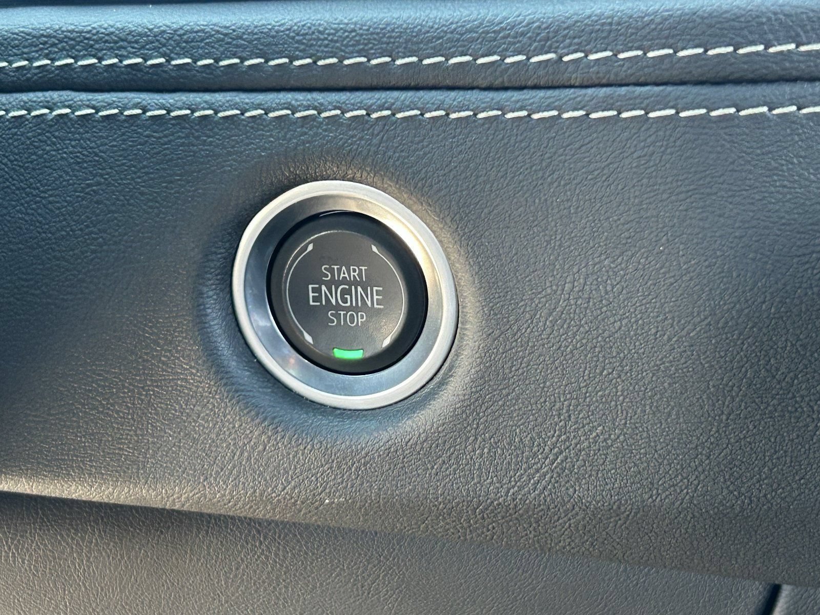 Certified 2025 Cadillac Escalade ESV Premium Luxury w/ LPO, Floor Liner Package AWD/4WD image 37