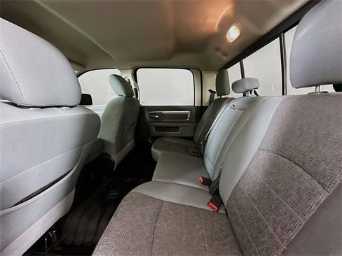 Used 2018 RAM 1500 SLT image 25