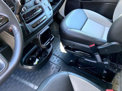 Used 2025 RAM ProMaster 2500 w/ Convenience Group FWD image 17