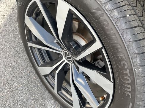 Used 2025 Volkswagen Atlas SEL Premium R-Line image 7