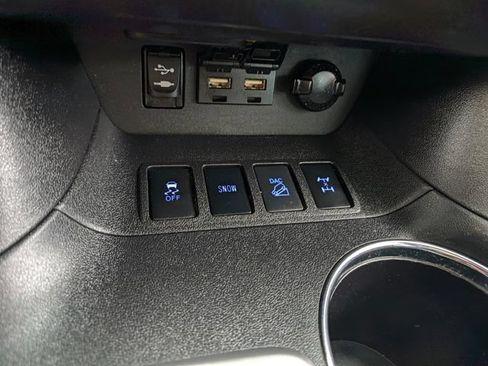 Used 2019 Toyota Highlander XLE AWD/4WD image 31