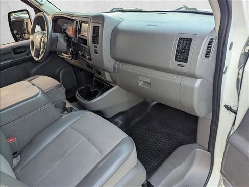 Used 2017 Nissan NV 3500 SL image 19