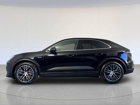 Certified 2025 Porsche Macan 4S Electric AWD/4WD image 2