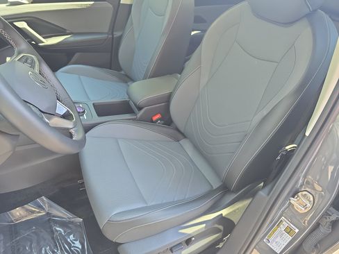Certified 2025 Volkswagen Tiguan SE AWD/4WD image 14