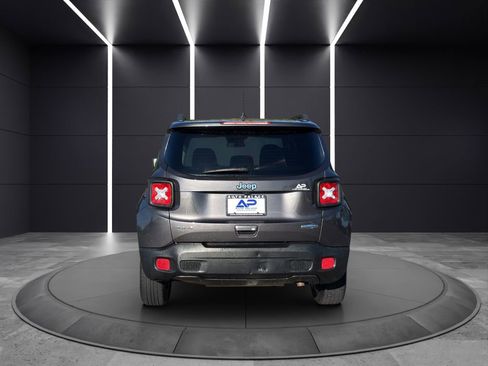 Used 2018 Jeep Renegade Latitude w/ Cold Weather Group image 5