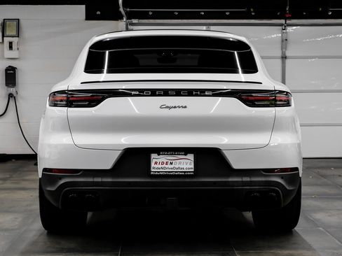 Used 2023 Porsche Cayenne Base image 17