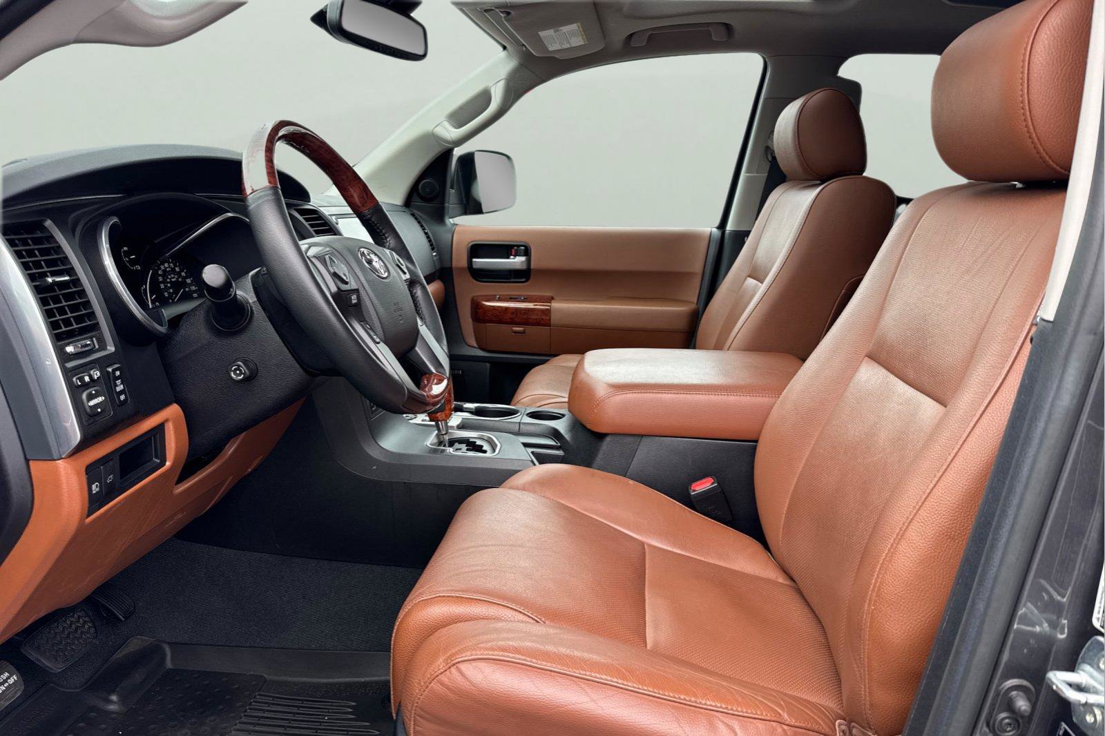 Used 2022 Toyota Sequoia Platinum AWD/4WD image 14