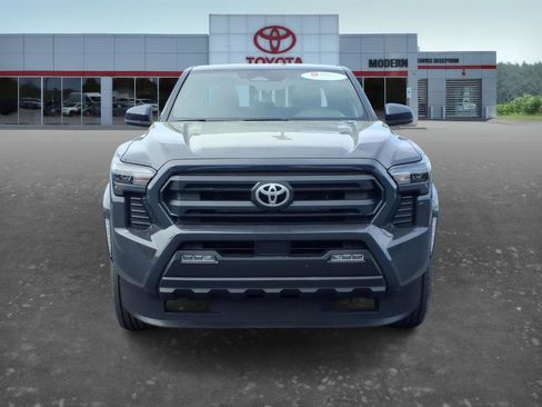 Certified 2025 Toyota Tacoma SR5 image 2