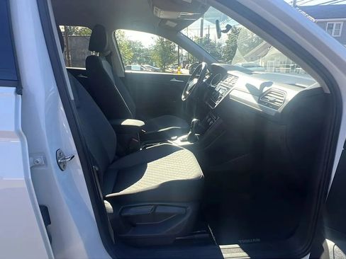 Used 2020 Volkswagen Tiguan S image 32