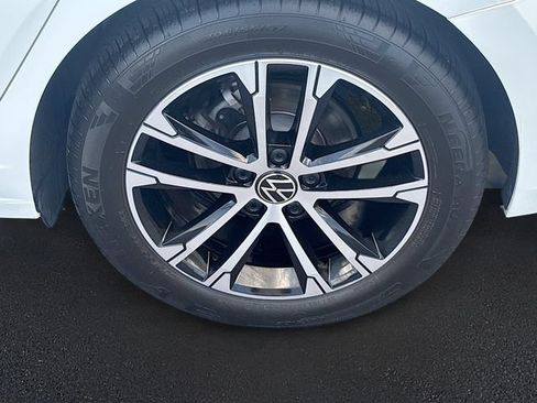 Used 2025 Volkswagen Jetta Sport FWD image 29