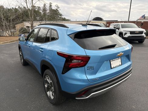 Used 2026 Chevrolet Trax LT w/ LT Convenience Package image 7