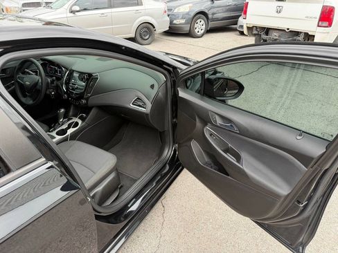 Used 2018 Chevrolet Cruze LS FWD image 14