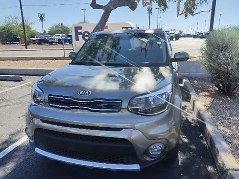 Used 2018 Kia Soul + FWD image 4