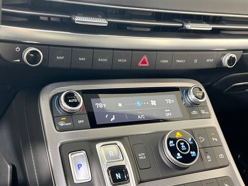 Used 2023 Hyundai Palisade Calligraphy image 16