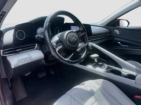 Used 2022 Hyundai Elantra Limited FWD image 10