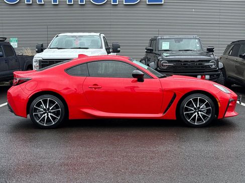 Used 2023 Toyota GR86 Base w/ ALL Weather Mat Package (TMS) image 7