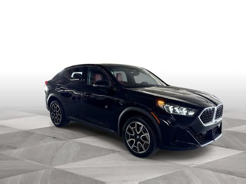 Used 2025 BMW X2 xDrive28i AWD/4WD image 2