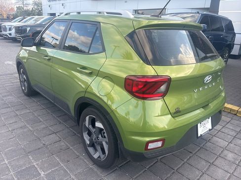 Used 2023 Hyundai Venue SEL image 3