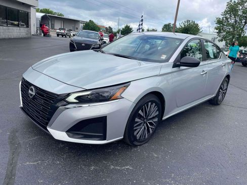 Used 2024 Nissan Altima 2.5 SV FWD image 2
