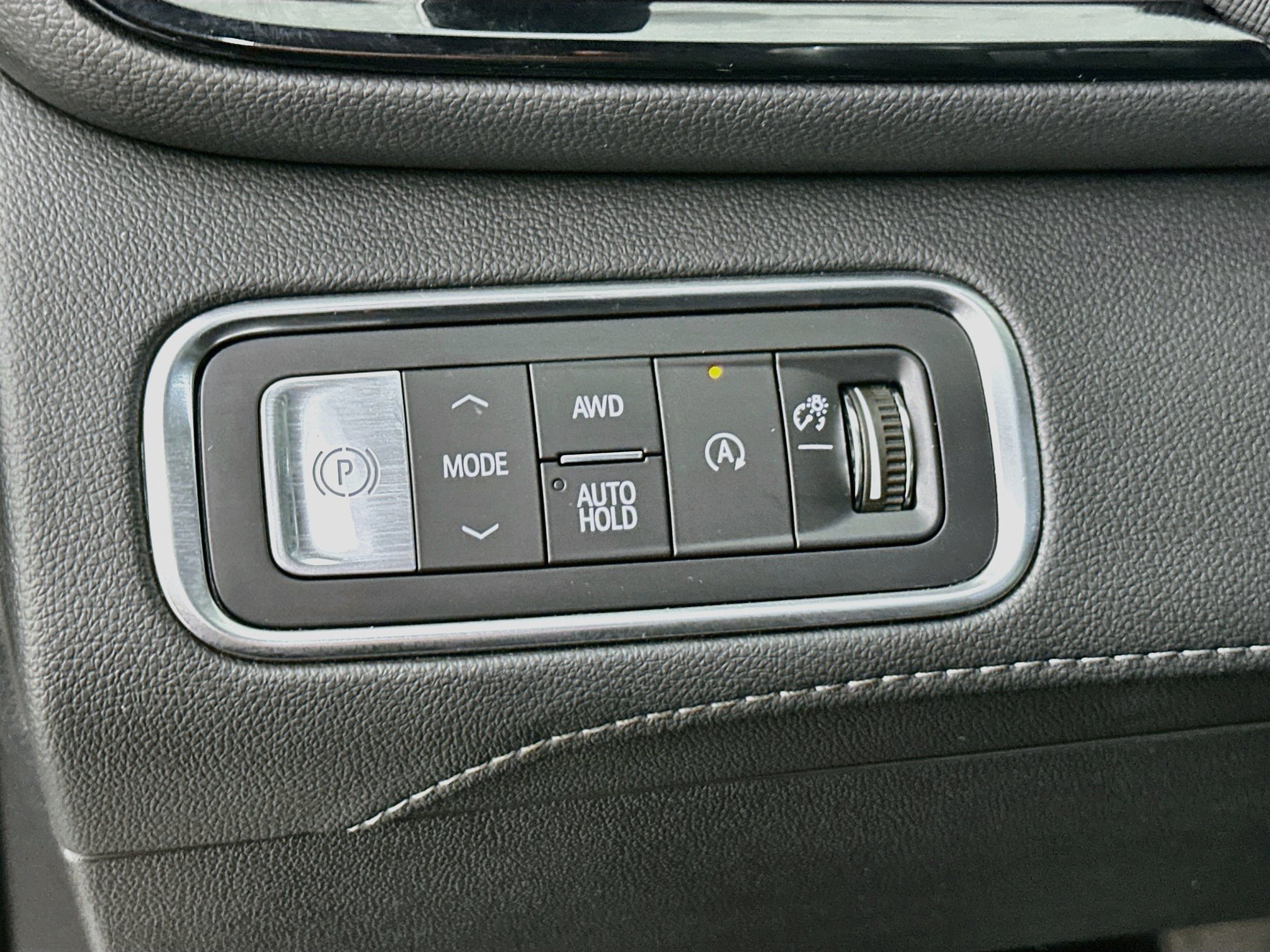 Used 2025 Buick Enclave Preferred AWD/4WD image 17