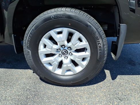 Certified 2023 Nissan Frontier SV w/ Tow Package AWD/4WD image 9