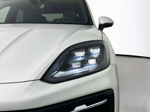 Certified 2025 Porsche Cayenne Coupe image 15