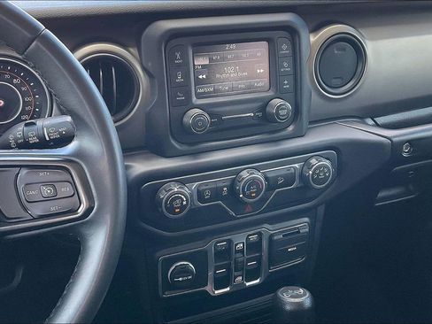 Used 2018 Jeep Wrangler Unlimited Sport S AWD/4WD image 9