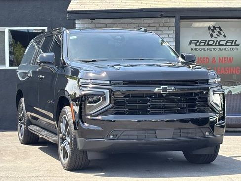 Used 2025 Chevrolet Suburban RST w/ Comfort Package AWD/4WD image 4