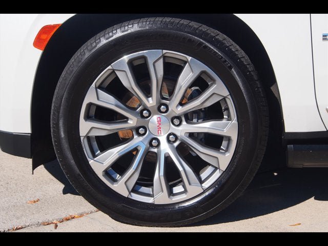 Used 2021 GMC Yukon Denali w/ Denali Ultimate Package AWD/4WD image 9